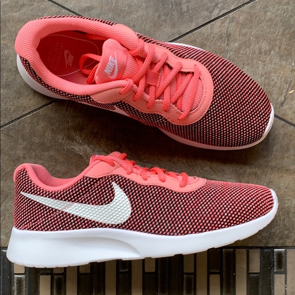 WMNS NIKE TANJUN black/white-pink gaze - Picture 14 of 16